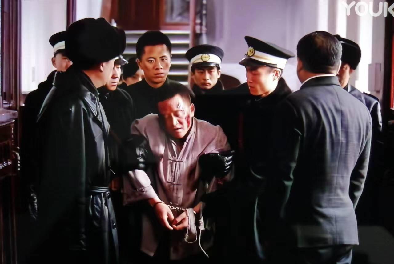 悬崖中出卖孙悦剑的是谁